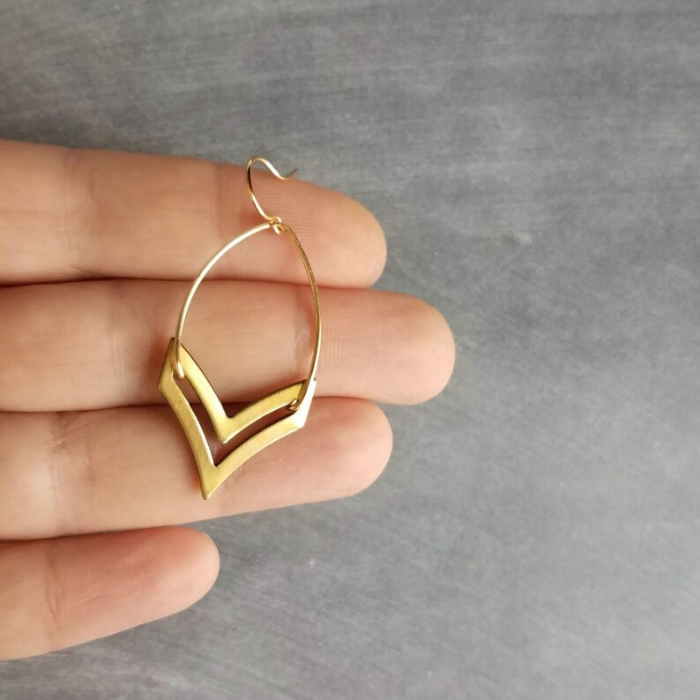 single piece of chevron earring in hand by chokha india