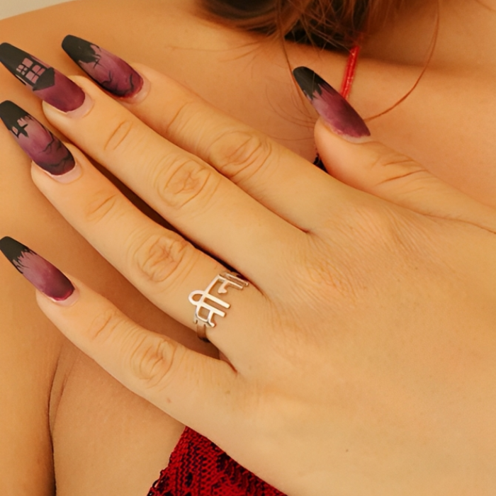 Model Wearing Hindi Name Personalized Ring made of 92.5 Sterling Silver by CHOKHA INDIA
